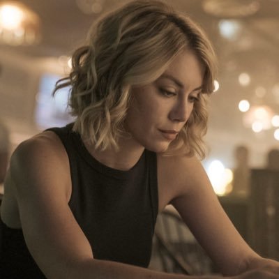 veilinred's profile picture. The red is not for show. It’s a warning. ⠀ ⠀ ⠀ ⠀ ⠀ ⠀ ⠀ ⠀