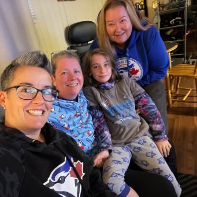 LindaLBaebae's profile picture. Independent woman with a good vacuum, Senior Analyst for a large IT company, Leaf fan, dog lover...all animals really