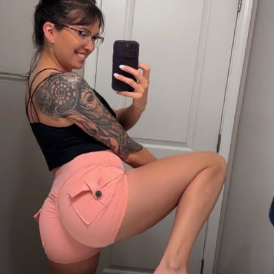 charlixcx004's profile picture. ridiculously cute 💕