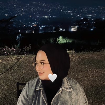 ayangqq_'s profile picture. try to be better