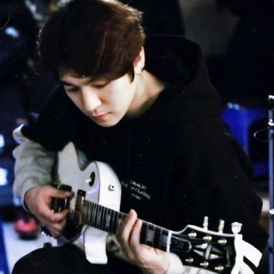 shungjin's profile picture. PARODY — 1993 ! Leader and guitarist 𝗣𝗔𝗥𝗞 𝗦𝗨𝗡𝗚𝗝𝗜𝗡'𝘀 part of @day6official's, his powerful and emotional singing style, as well as his energetic.