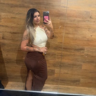 BrendaBlank10's profile picture. Instagram: brendablank10