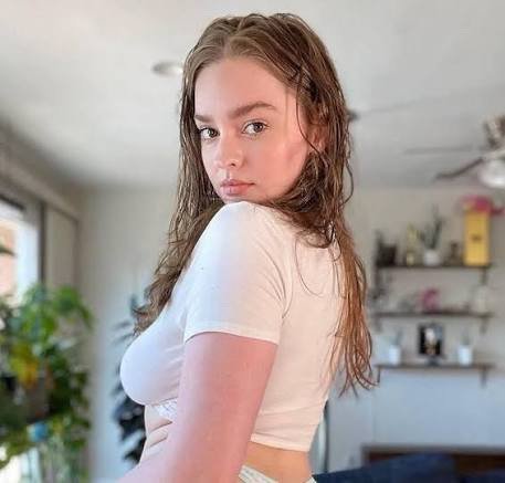 JessicaMary9b's profile picture. 