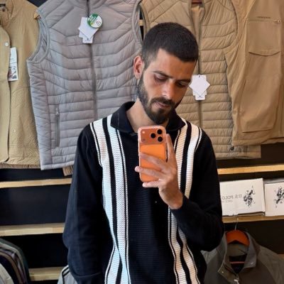 Aashiqmir95's profile picture. I’m either talking or sleeping, no in-between!
😂 | opinionated, apolitical, ask too many questions