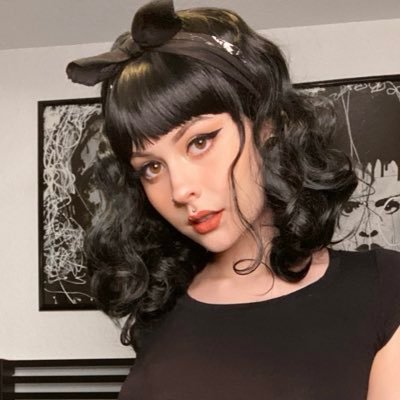 LolaRhodey's profile picture. Emo girl, Don’t be shy to Dm🌹