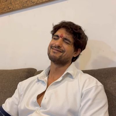 mainpareshanx4's profile picture. 'एकांते सुखमास्यतां'
