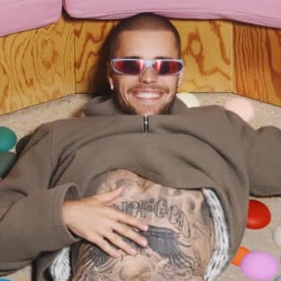 jbiebertraacker's profile picture. Your daily source for the most recent Justin Bieber news, photos, live, videos ect. Main: @jbtraacker