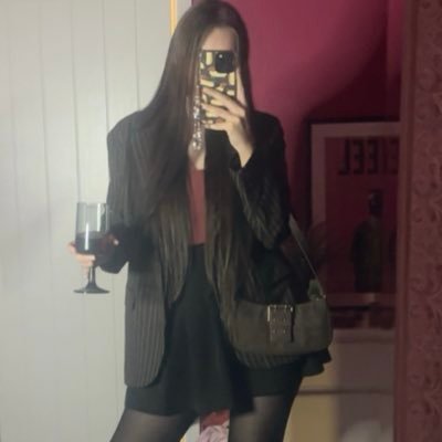 erinlizwhite's profile picture. 