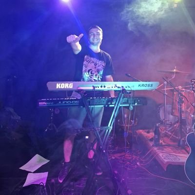 AgustinDAngelo1's profile picture. Pobre del que tiene miedo de correr riesgos. Porque ése quizá no se decepcione nunca, ni tenga desilusiones, ni sufra como los que persiguen un sueño.