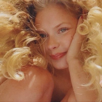 laprimeveres's profile picture. every woman adores a fascist | @missberettas