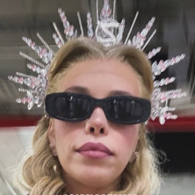 singularMyrabi's profile picture. uma mulher escrita pela carol biazin, anavitória, lagum e jão