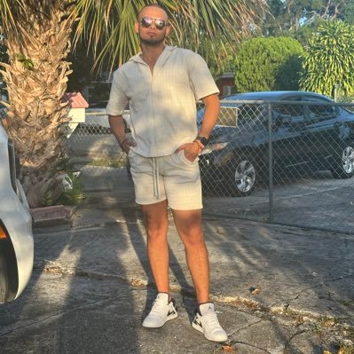 chrissanchez_98's profile picture. and then the pineapple fell down the stairs...