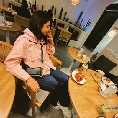 Mozhde8425's profile picture. دانشجویی در ناکجا اباد🎀