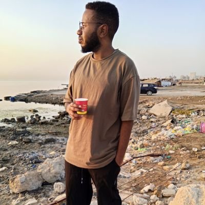 El_moez249's profile picture. Tech enthusiast🚀 ☁ sarcasm || personal blogger  || ENFJ ||