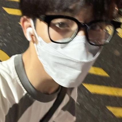 sichengarepa's profile picture. estás terminando conmigo xq me la paso pensando en Sicheng y a ti te ignoro? Sicheng no me haría eso