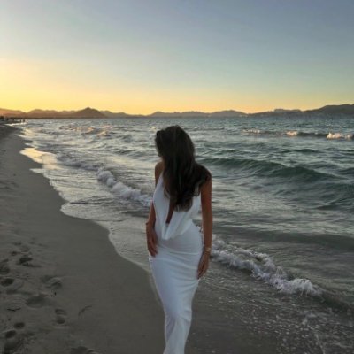 Uliana560's profile picture. Let the money work for me, I am only responsible for making an elegant appearance.