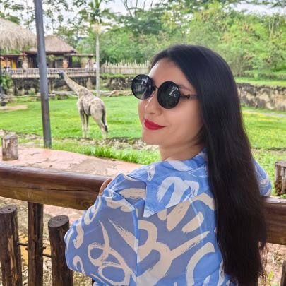 profealeja97's profile picture. -¿Escribes para alguien?
-Para ti, sí... para ti.