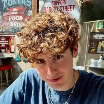 holaquiens47420's profile picture. I lost my other acc lol, this is a page dedicated to update Elliot Grihault (i also love HarryCollett).