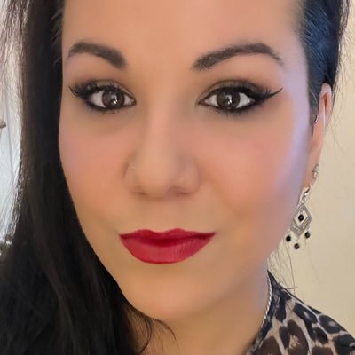 ClaraElenaDice's profile picture. Paraguayan Poet 🇵🇾 Humanitarian Educator 🚸  SEVEN LEGENDARY MONSTERS 2025 @revolt_twt • JUEGO DE PALABRAS 2023 @valparaisoed • Rep: Atifa @cresliterary🌙