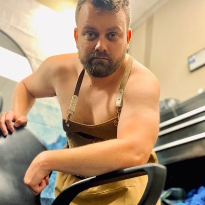 TheSneekyBarber's profile picture. Barber in OKC specializing in men’s full body grooming. Check out my business page for inquiries @sneeksokc #nudist #nsfw #18+only