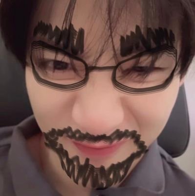 dollffine's profile picture. 17,5 🏳‍🌈
written by thv!