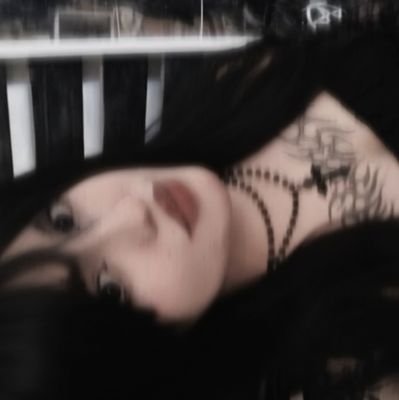 pinksabbat's profile picture. 30. camarada vampira. ♱
ig: miroskingf