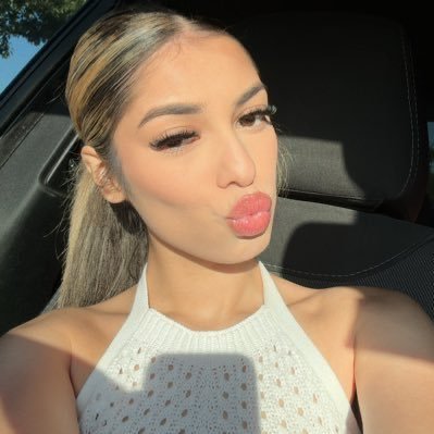 dehavictoria's profile picture. 1 of 1 bitch