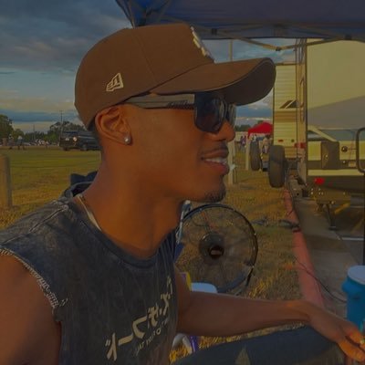 YouShunMaterial's profile picture. Pickle ambassador. 😇