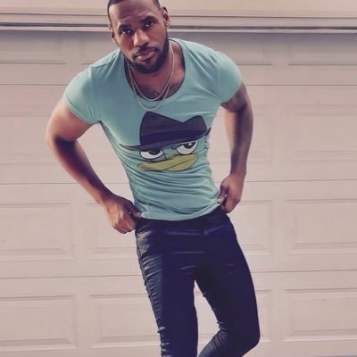 wcbluez's profile picture. it’s too fucking hot dude