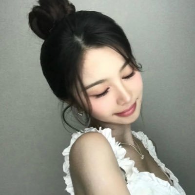 twluvie's profile picture. ₊˚⊹♡ waiting for Yuju debut