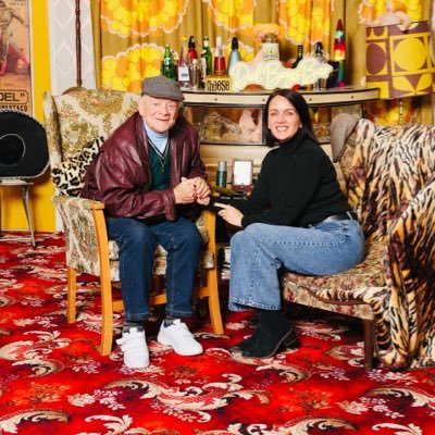 LeanneLols's profile picture. Secondary English teacher - All my own views. Tweeting about school, my girls, or Netflix shows. Occasionally moans. Proud mum and happy teacher!