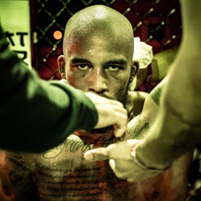 AJHOTCHKINS's profile picture. Former @uoregon Footballer & Future @furyfightingtx Middleweight Champion #TEAMALLDAY⏰ #undefeated Alldaymanagmentllc@gmail.com for business inquiries