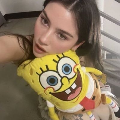 mariamwithan_i's profile picture. all’s fair in love and poetry