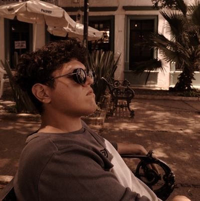 emmto_iz's profile picture. Seamos reales en este mundo tan artificial...