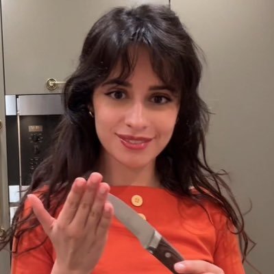 lovecamilafirst's profile picture. bonita gostosa e com a dicção prejudicada