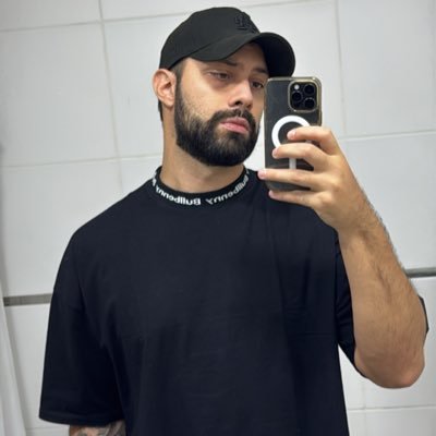 Alemartinezrys's profile picture. 