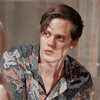 L0STMIKAELS0N's profile picture. 🜲    ⚔    ⼺ ❝𝕃𝕚𝕜𝕖 𝕗𝕒𝕥𝕙𝕖𝕣, 𝕝𝕚𝕜𝕖 𝕤𝕠𝕟❞ ❰ℍ𝕪𝕓𝕣𝕚𝕕❱ Klaus Mikaelson little mistake ❯❯❯ Parody account 🜲