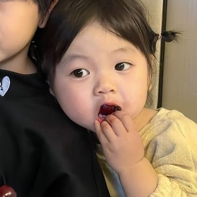 skzlyaa's profile picture. B.I.T.C.H
Beautiful, Intellegent, Talented, Charming and Hot