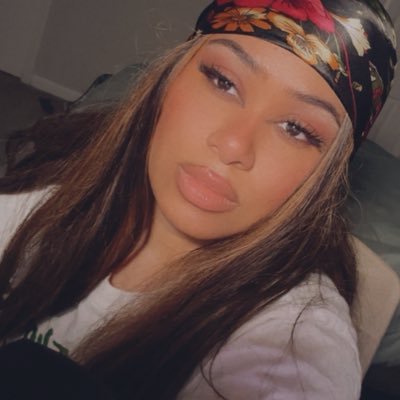 AboveMarz's profile picture. trying my best