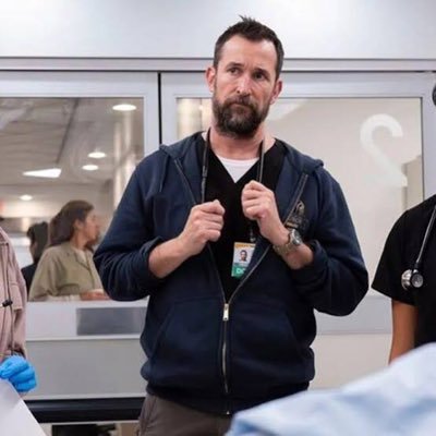 medhubbb's profile picture. A doctor on medicines.