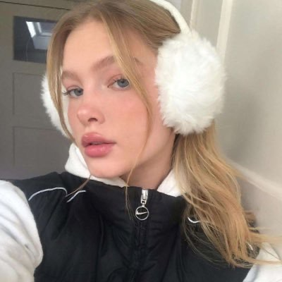 zoomergirls__'s profile picture. zoomer girls from all over the world  | i don't own any of the posted content