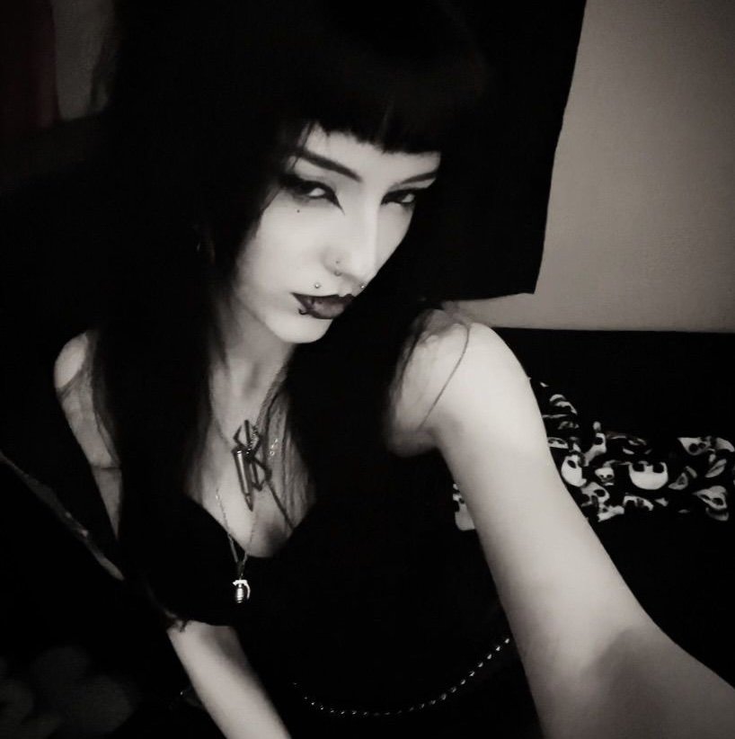 darkdestiny72's profile picture. DONT ADD ME DONT FOLLOW ME🩸🩸🖤🖤