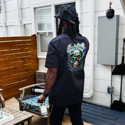 RiddickYung's profile picture. I’m an artist I make music an battle rap #music on all platforms battles on YouTube #Cheesetown Va 🦈30GANG 🔥#DABESTEVA KNO DAT ‼️🖕🏿💯#757