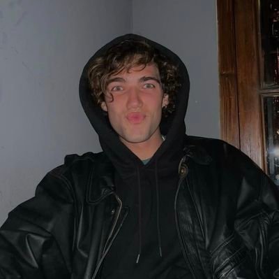 estrezhadaa's profile picture. mateo belmonte te amo // escuchando lali con lola abraldes // bailando tini con mora bianchi