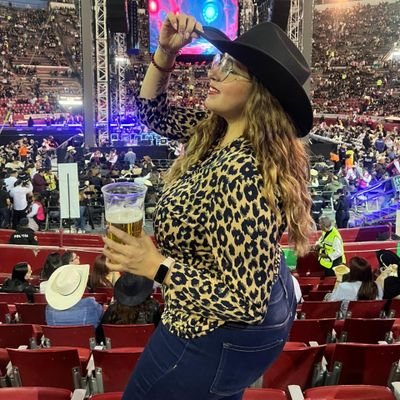 aimeecondoble_e's profile picture. 🔋Who's afraid of little old me? YOU SHOULD BE 🫀