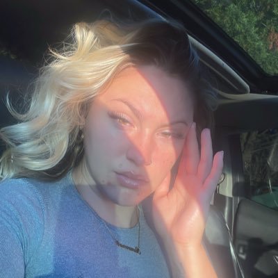 therealvannlo's profile picture. 