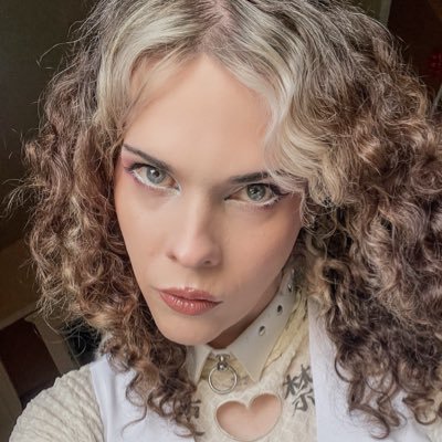 autumnstigmata's profile picture. mia - the spider of your dreams - Latina transsexual show promoter and voice haver - 🔞