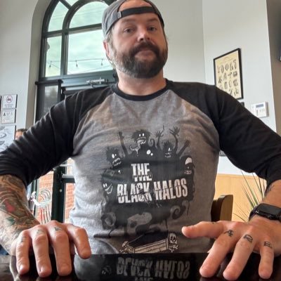 investwithjason's profile picture. Proud owner of 3 guitars, 2 dogs, and 1.5 plumbing companies ☦️ 🇺🇸