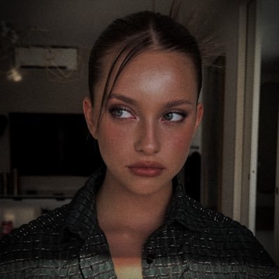 GINSANDBLUES's profile picture. ⠀𐙚 ⠀𝐆𝖨𝖭𝖤𝖵𝖱𝖠 𝐀𝖭𝖭𝖤𝖫𝖨𝖤𝖲𝖤 𝐑𝖴𝖲𝖲𝖤𝖫𝖫 丶⠀❨ ⠀under the 𝐥𝐢𝐠𝐡𝐭𝐬, behind the 𝐬𝐩𝐞𝐞𝐝⠀ ❩⠀،⠀mercedes 𝗙𝟭 ɑ͟mbassor ɑnd fashion s͟trategist.