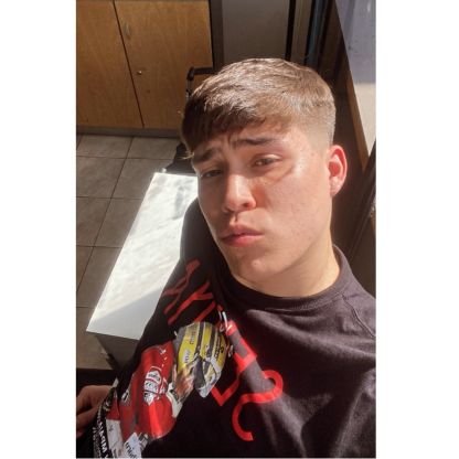 sebas_gxz's profile picture. 𝙃𝙤𝙮 𝙩𝙚 𝙫𝙞𝙣𝙞𝙢𝙤𝙨 𝙖 𝙫𝙚𝙧 𝙙𝙚 𝙡𝙖 𝙘𝙖𝙗𝙚𝙯𝙖 𝙩𝙤𝙢𝙖𝙣𝙙𝙤 𝙫𝙞𝙣𝙤🎶